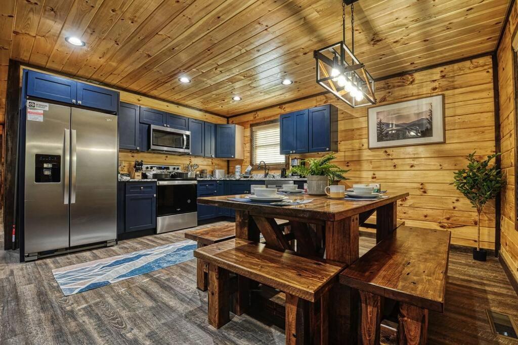 Adventure Retreat/Cabin/Pool+Hot Tub/Game Room+Theater セバービル エクステリア 写真