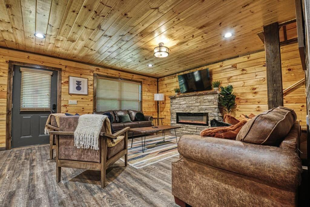 Adventure Retreat/Cabin/Pool+Hot Tub/Game Room+Theater セバービル エクステリア 写真