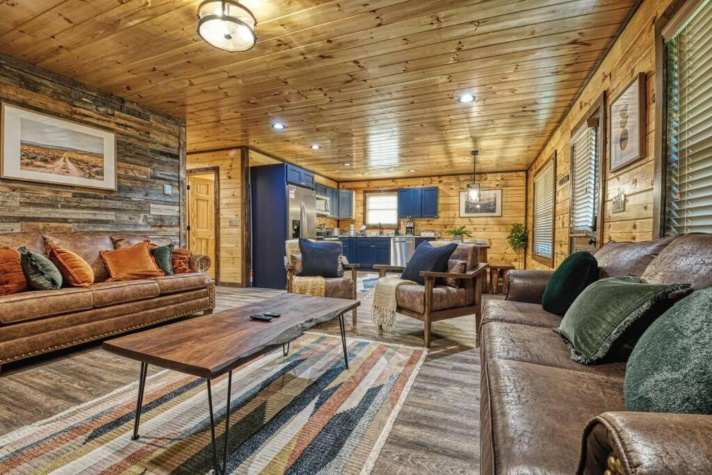 Adventure Retreat/Cabin/Pool+Hot Tub/Game Room+Theater セバービル エクステリア 写真