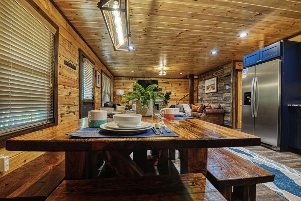 Adventure Retreat/Cabin/Pool+Hot Tub/Game Room+Theater セバービル エクステリア 写真
