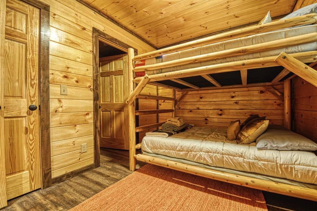 Adventure Retreat/Cabin/Pool+Hot Tub/Game Room+Theater セバービル エクステリア 写真