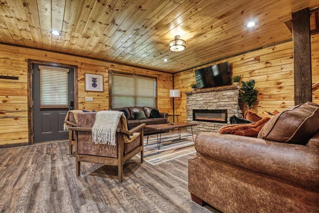 Adventure Retreat/Cabin/Pool+Hot Tub/Game Room+Theater セバービル エクステリア 写真