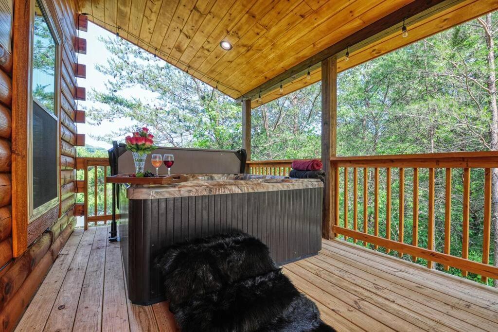 Adventure Retreat/Cabin/Pool+Hot Tub/Game Room+Theater セバービル エクステリア 写真