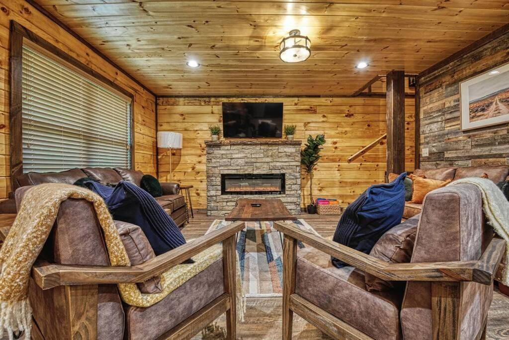 Adventure Retreat/Cabin/Pool+Hot Tub/Game Room+Theater セバービル エクステリア 写真